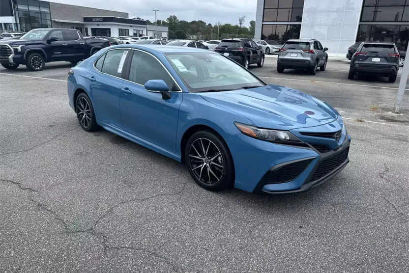 2023 Toyota Camry SE photo 1