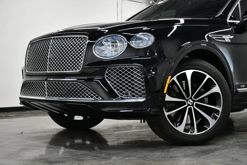 2022 Bentley Bentayga V8 photo 1