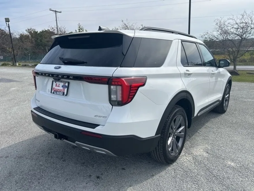2025 Ford Explorer photo 1