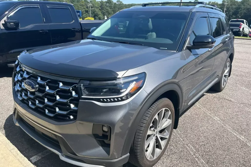 2025 Ford Explorer Platinum photo 1