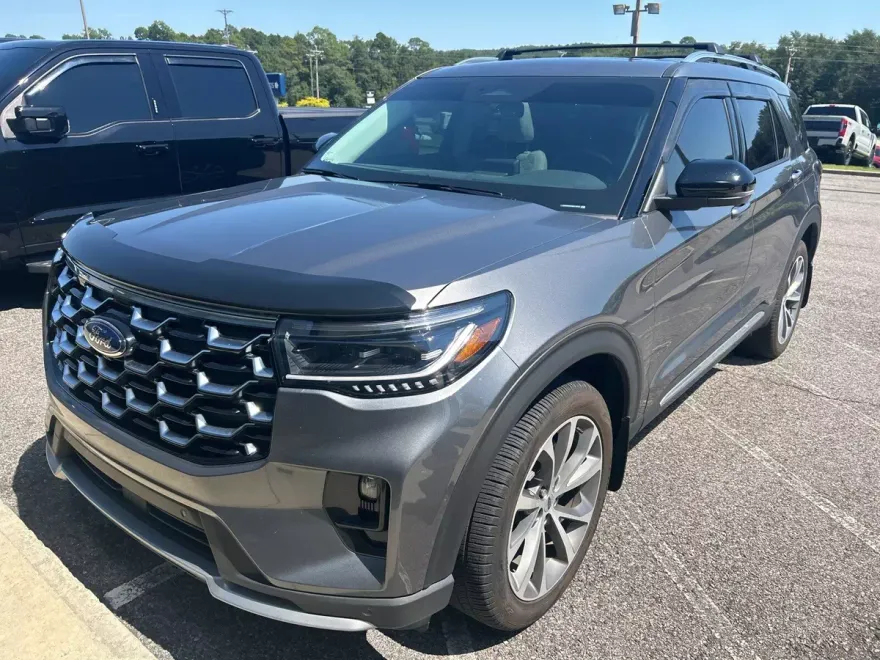 2025 Ford Explorer Platinum photo 1