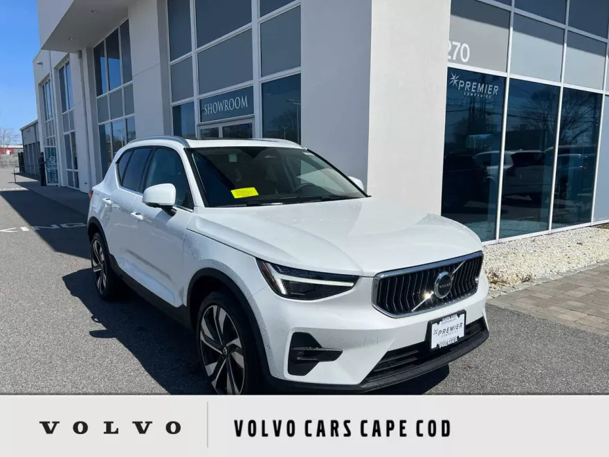 2025 Volvo XC40 Plus photo 1