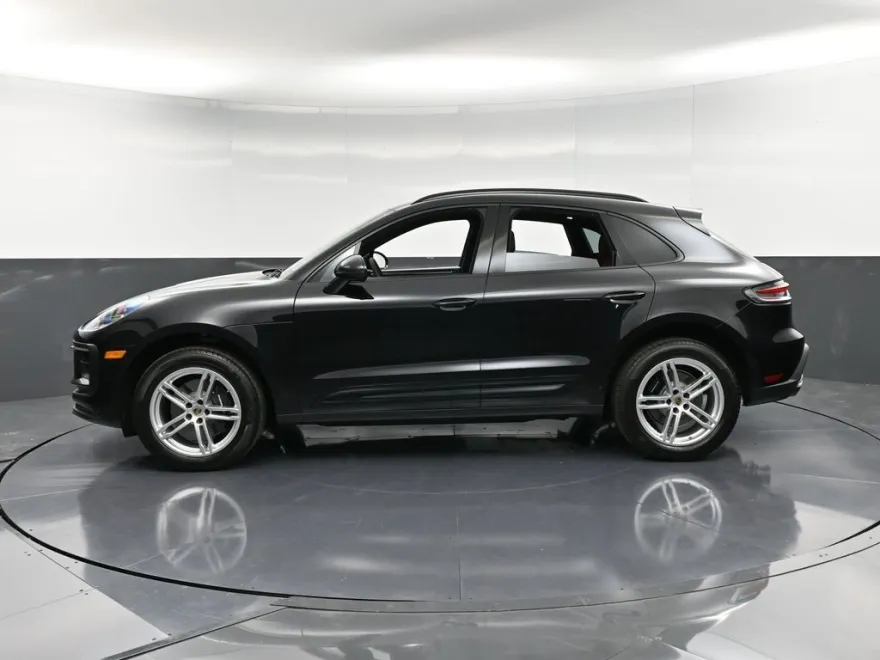 2025 Porsche Macan T photo 1