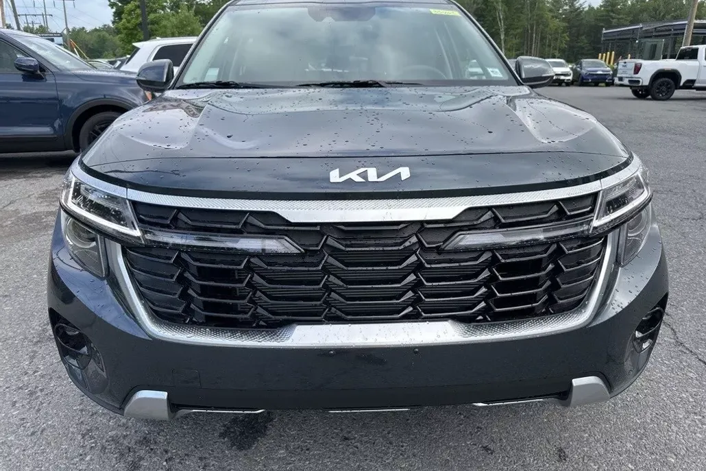 2025 Kia Seltos S photo 1