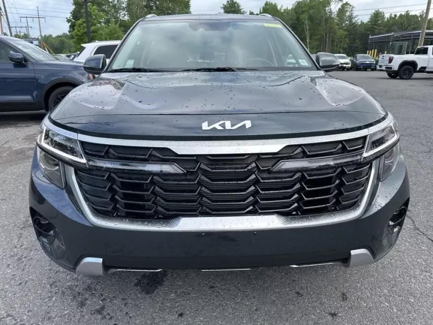2025 Kia Seltos S photo 1