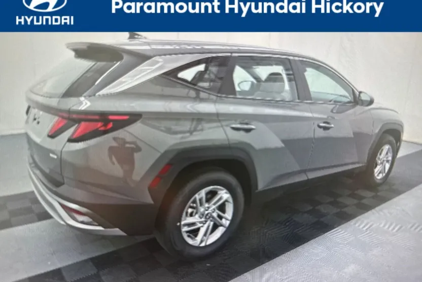 2025 Hyundai Tucson SE photo 1