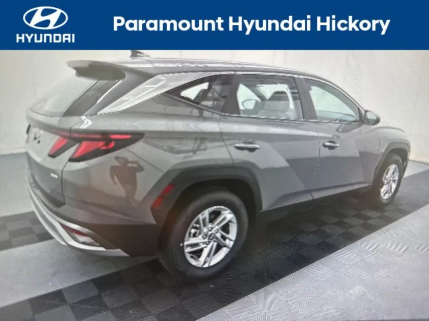 2025 Hyundai Tucson SE photo 1