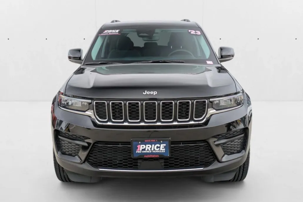 2023 Jeep Grand Cherokee Laredo photo 1
