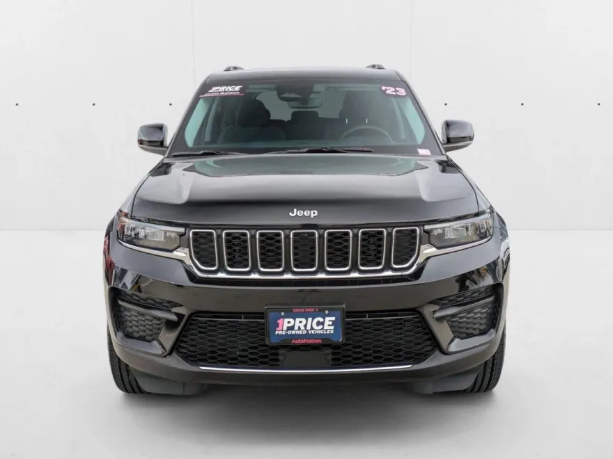 2023 Jeep Grand Cherokee Laredo photo 1