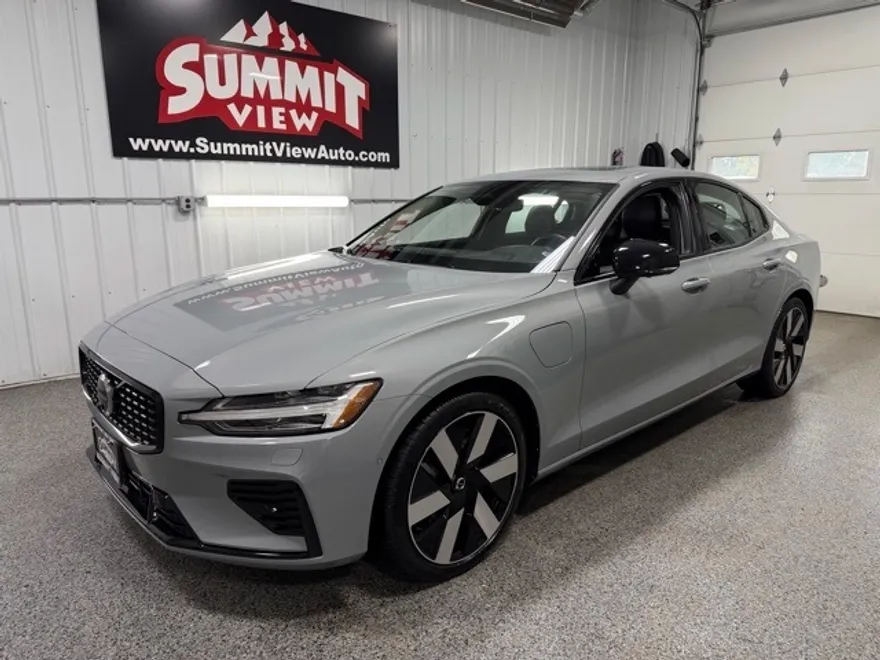 2024 Volvo S60 Recharge T8 Plus photo 1