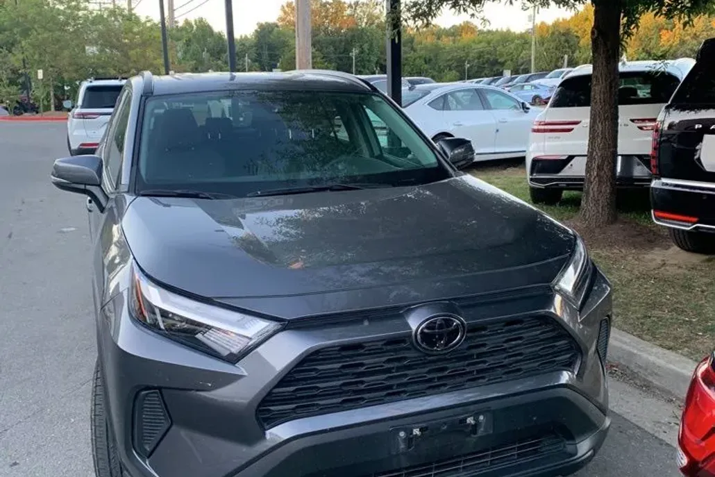 2024 Toyota RAV4 XLE photo 1