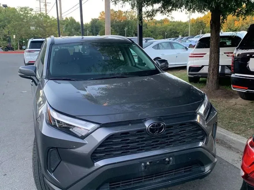 2024 Toyota RAV4 XLE photo 1