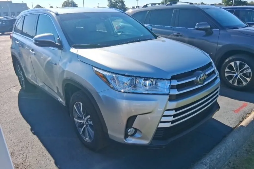 2019 Toyota Highlander Hybrid XLE photo 1