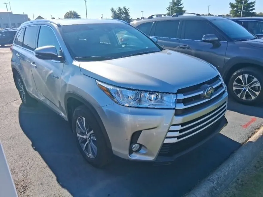 2019 Toyota Highlander Hybrid XLE photo 1