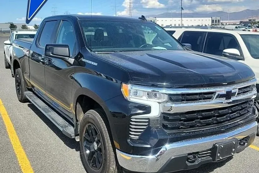 2022 Chevrolet Silverado 1500 LT photo 1