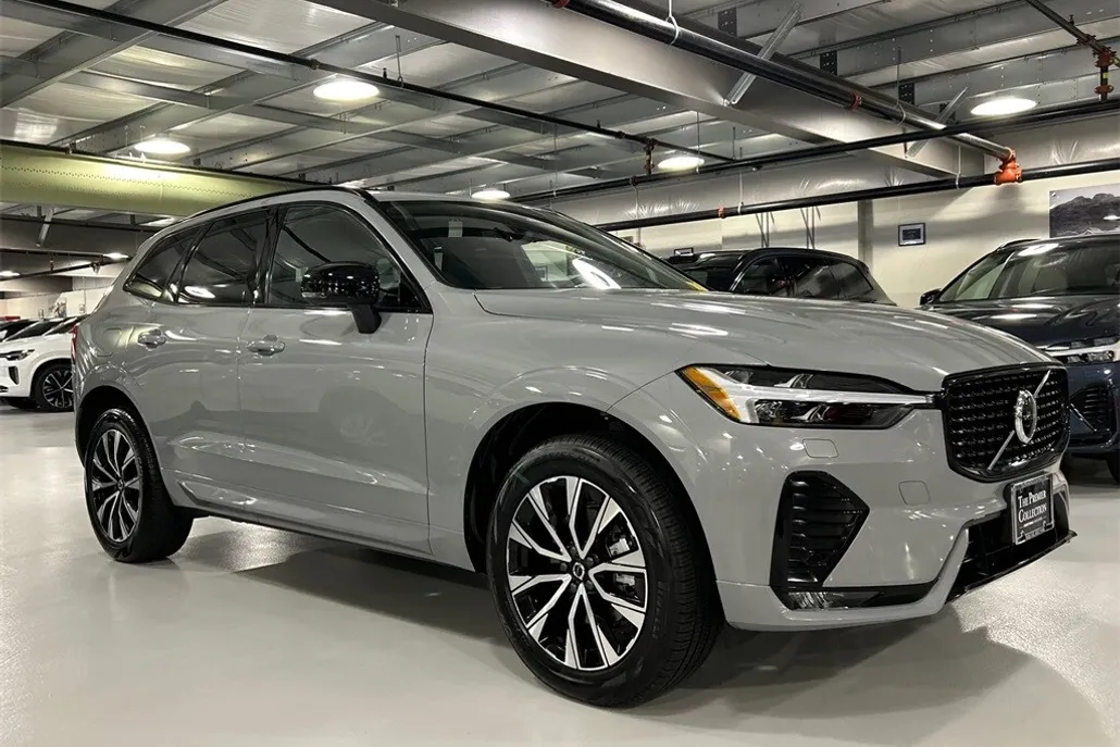 2025 Volvo XC60 B5 Core photo 1