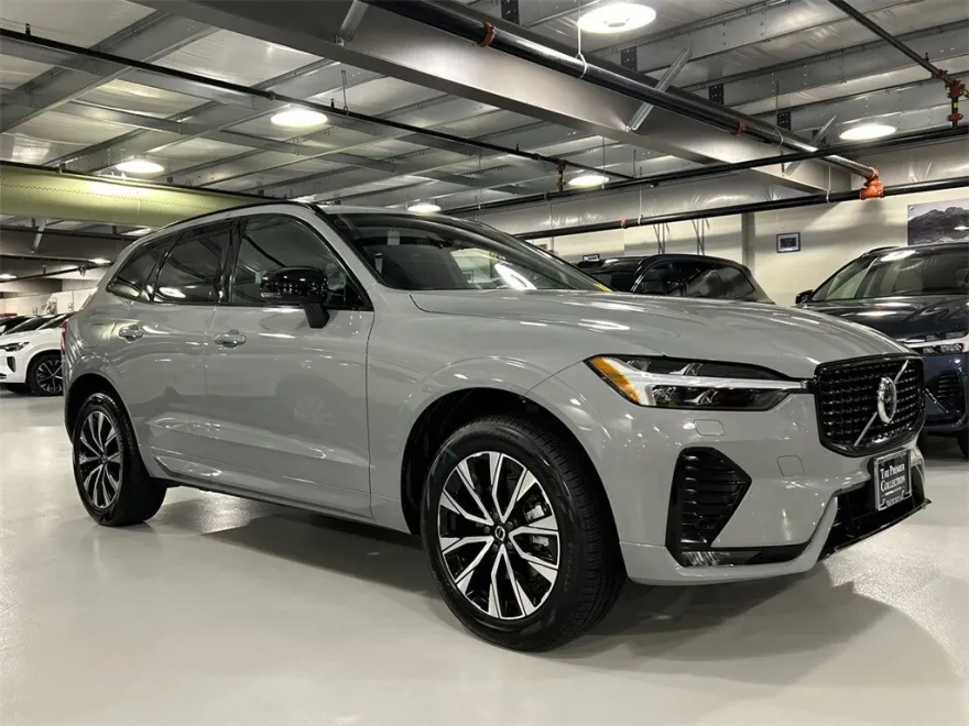 2025 Volvo XC60 B5 Core photo 1