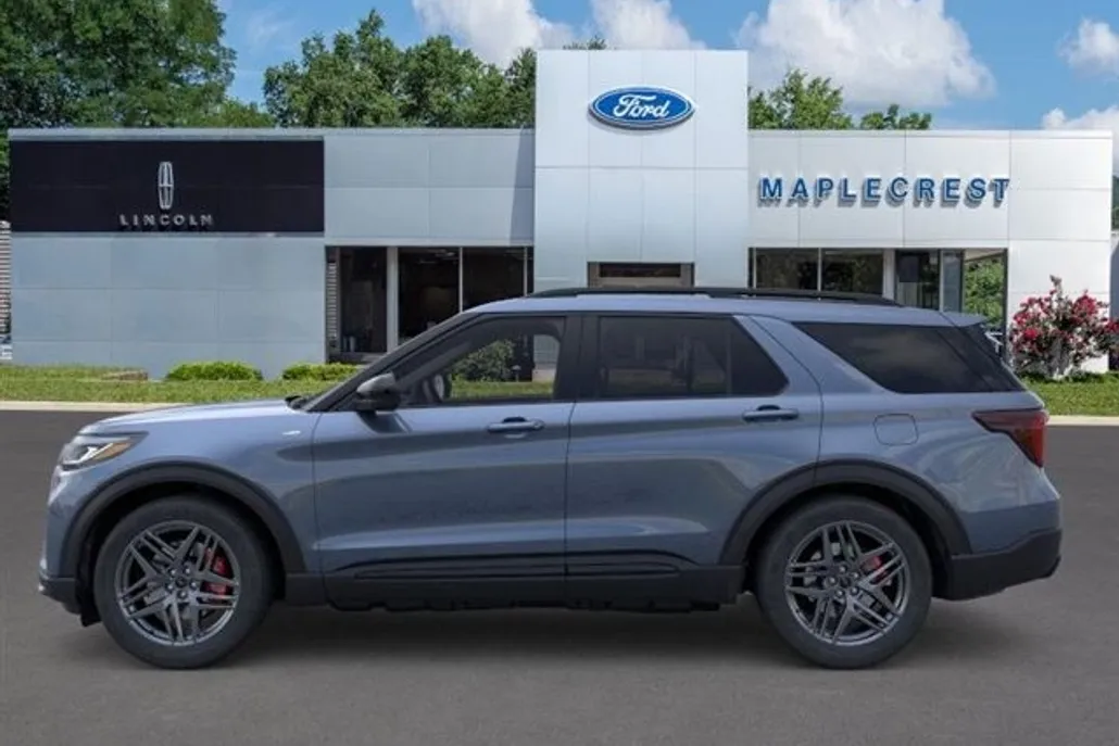 2025 Ford Explorer ST-Line photo 1