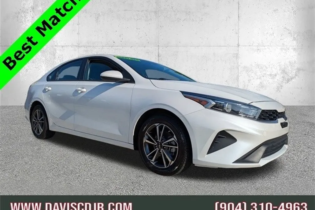 2023 Kia Forte LXS photo 1