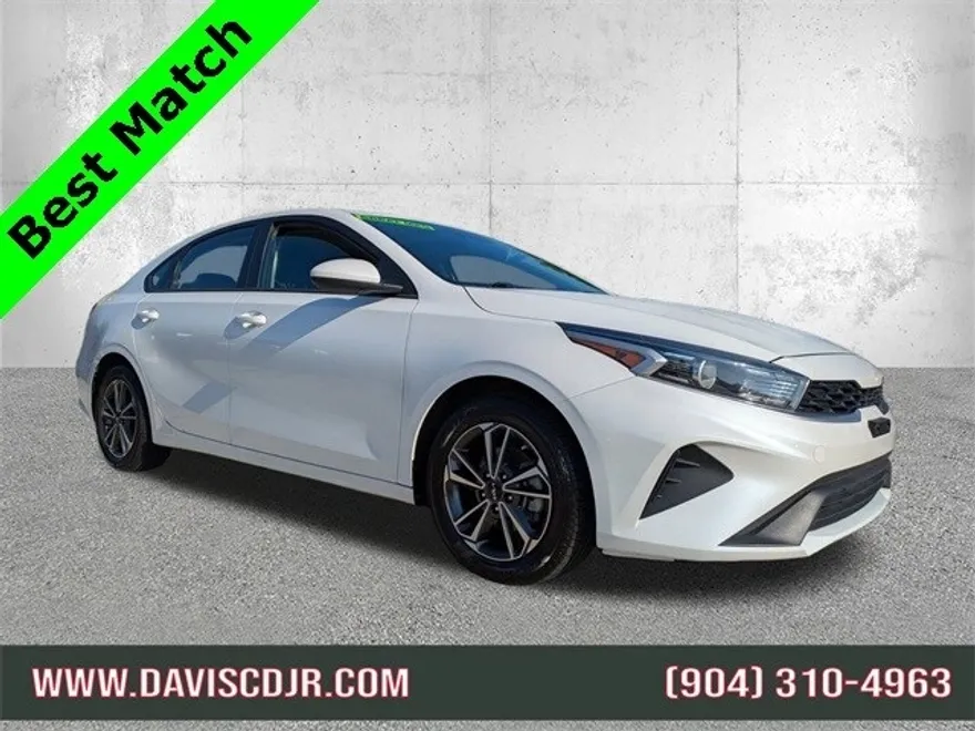 2023 Kia Forte LXS photo 1