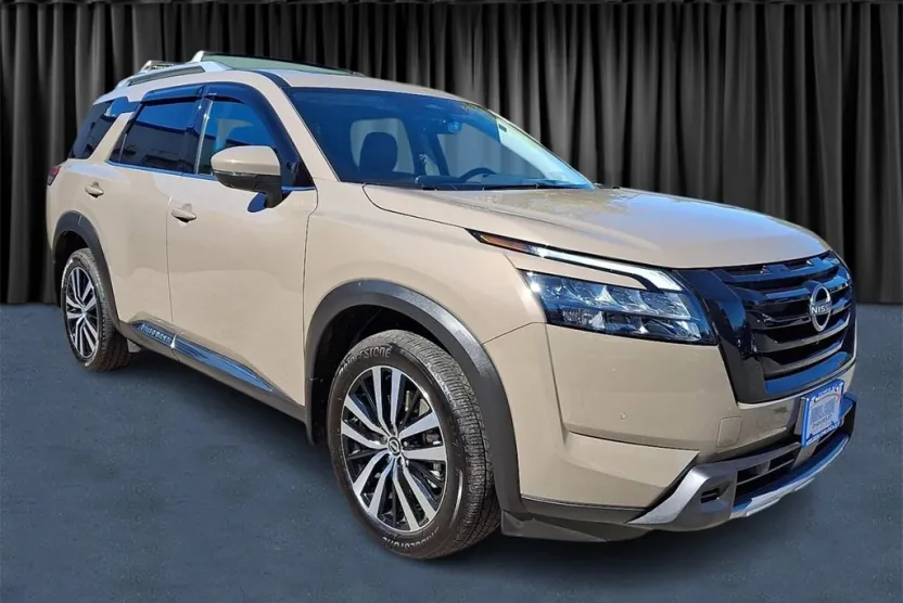 2025 Nissan Pathfinder Platinum photo 1