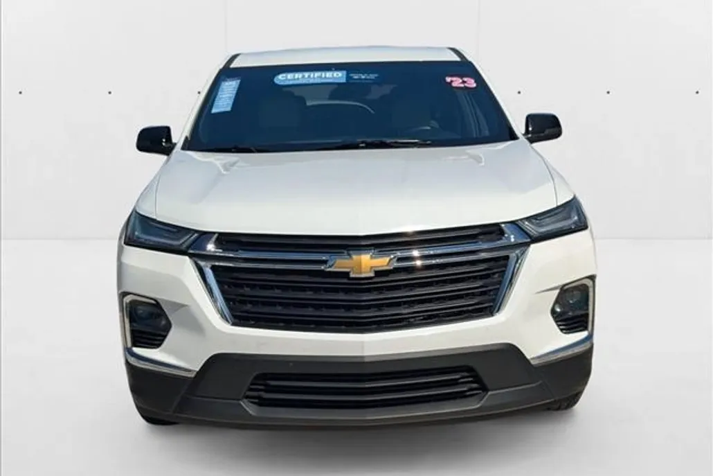2023 Chevrolet Traverse LS photo 1
