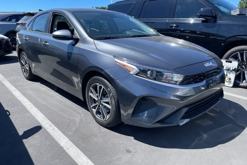 2023 Kia Forte LXS photo 1