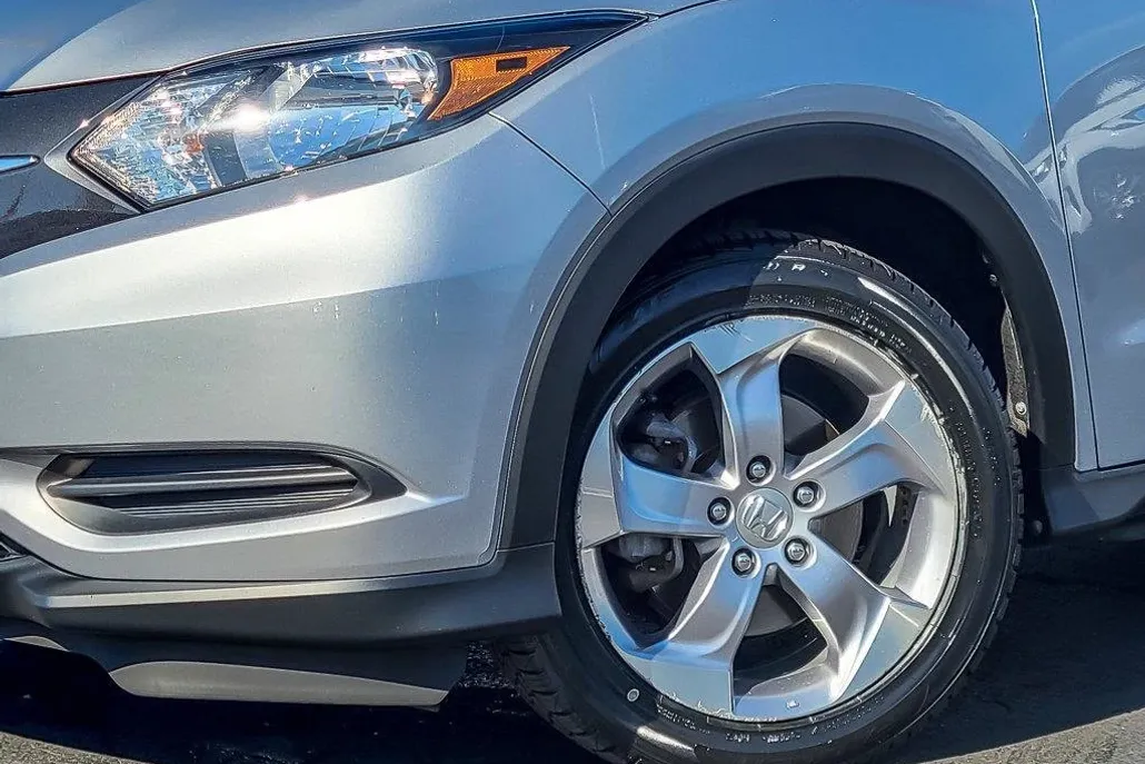 2017 Honda HR-V LX photo 1