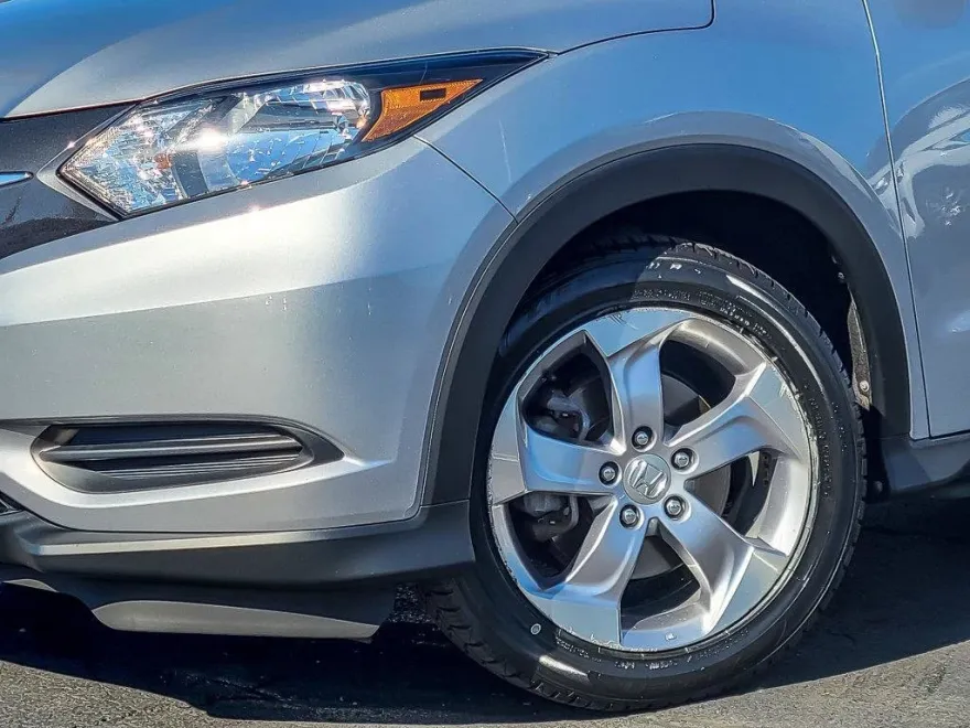 2017 Honda HR-V LX photo 1