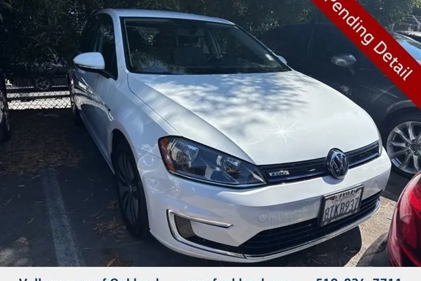 2016 Volkswagen e-Golf SE photo 1