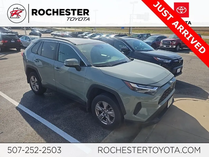 2022 Toyota RAV4 XLE photo 1
