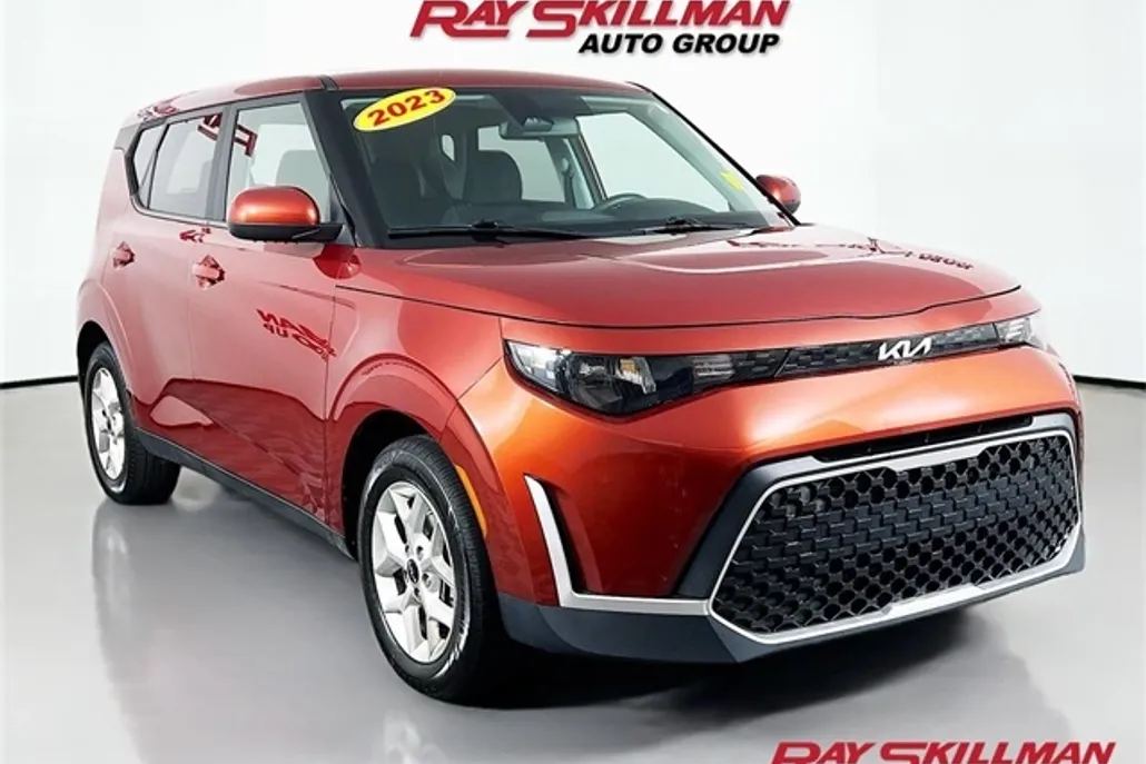2023 Kia Soul LX photo 1