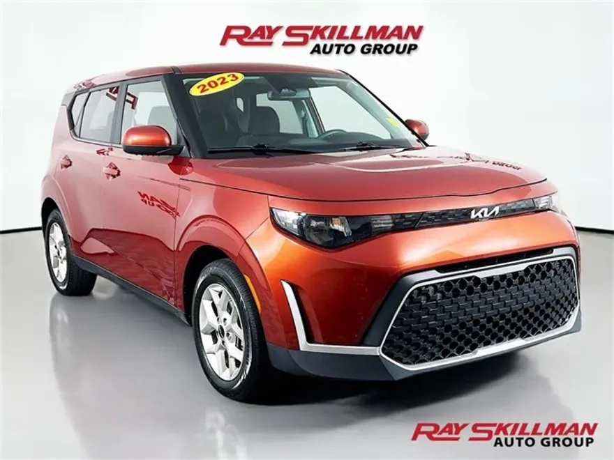 2023 Kia Soul LX photo 1