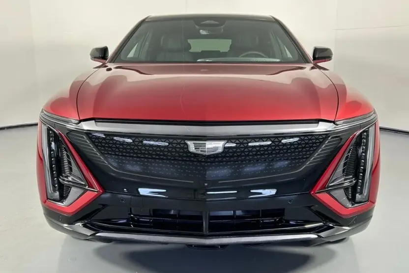 2024 Cadillac Lyriq Sport photo 1