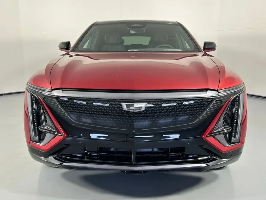 2024 Cadillac Lyriq Sport photo 1