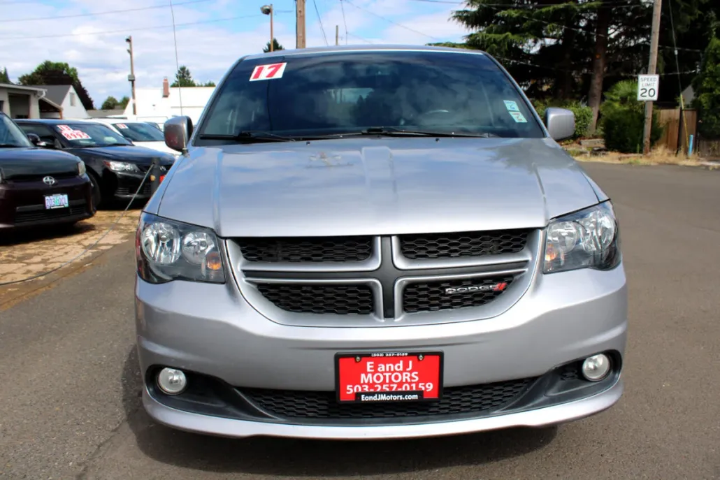 2017 Dodge Grand Caravan GT photo 1