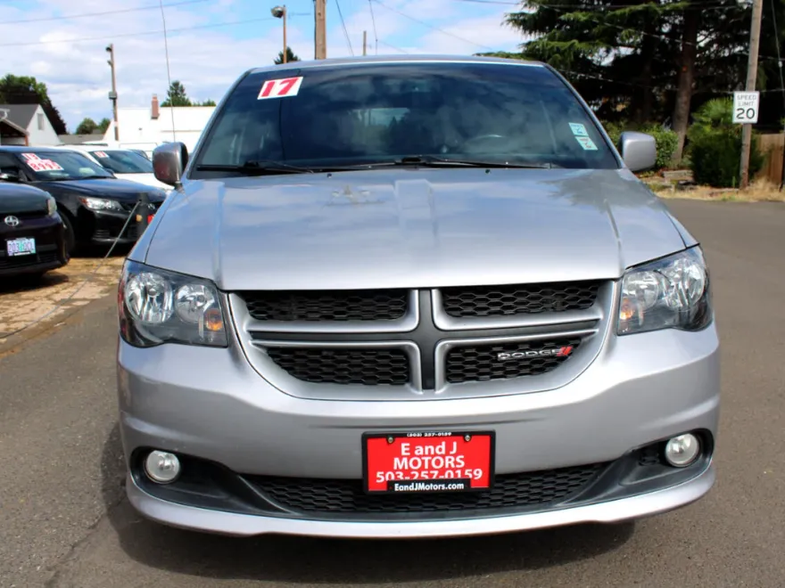 2017 Dodge Grand Caravan GT photo 1