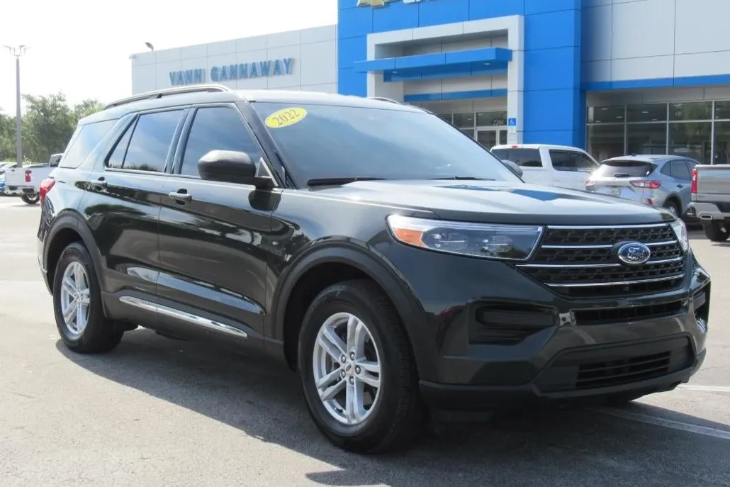 2022 Ford Explorer XLT photo 1