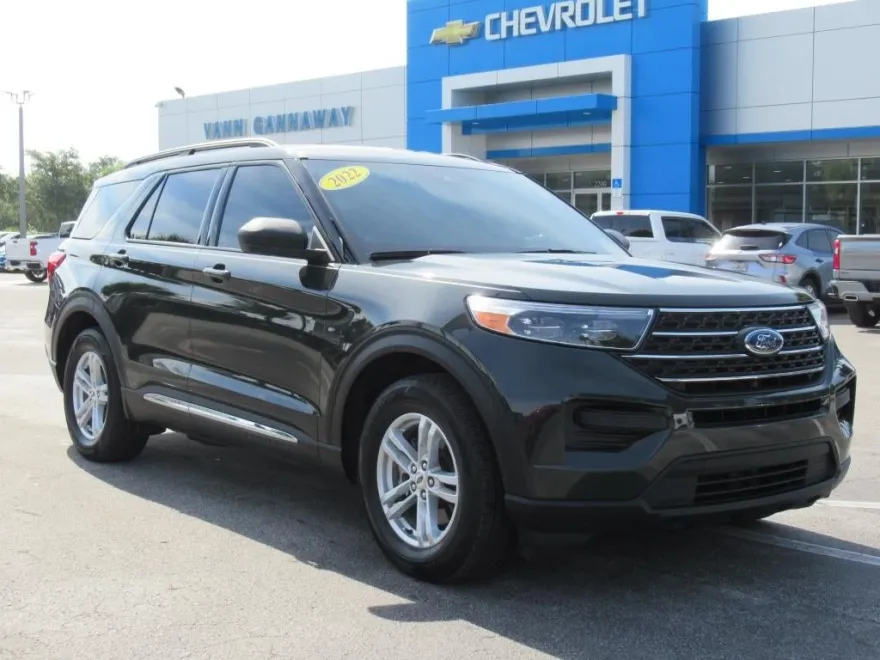 2022 Ford Explorer XLT photo 1