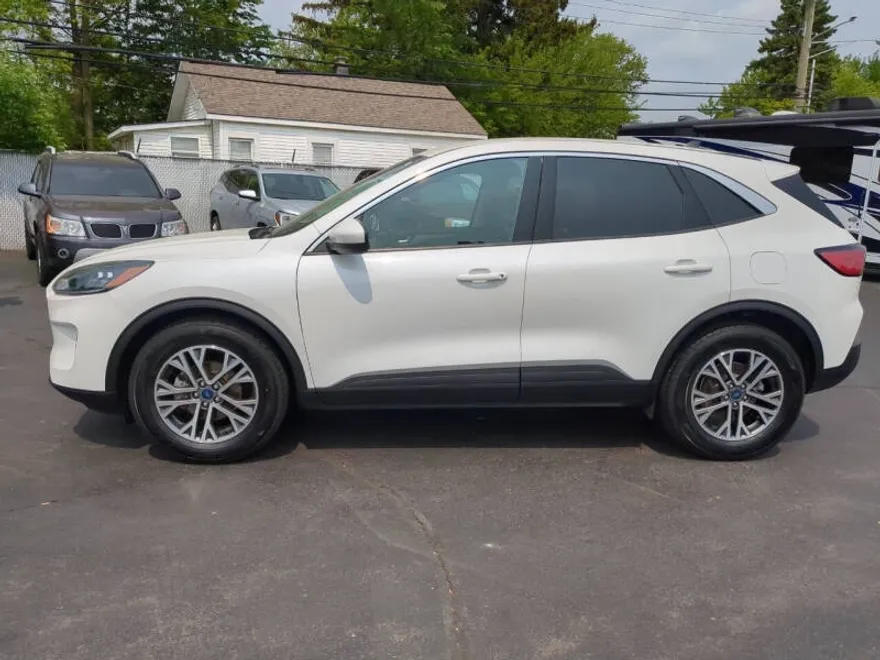2022 Ford Escape SEL photo 1