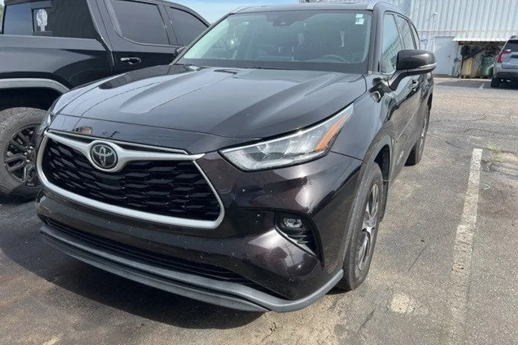 2020 Toyota Highlander XLE photo 1