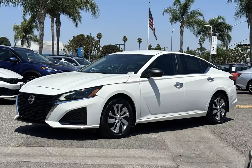 2025 Nissan Altima S photo 1