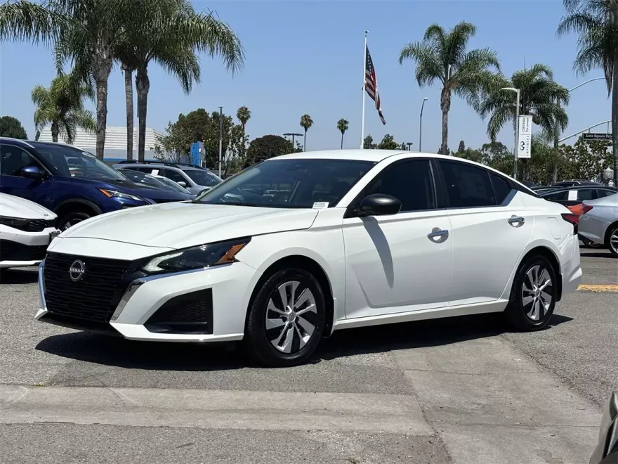 2025 Nissan Altima S photo 1