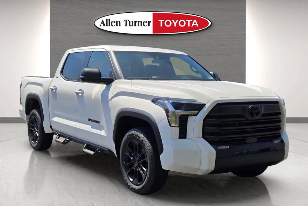 2026 Toyota Tundra SR5 CrewMax photo 1