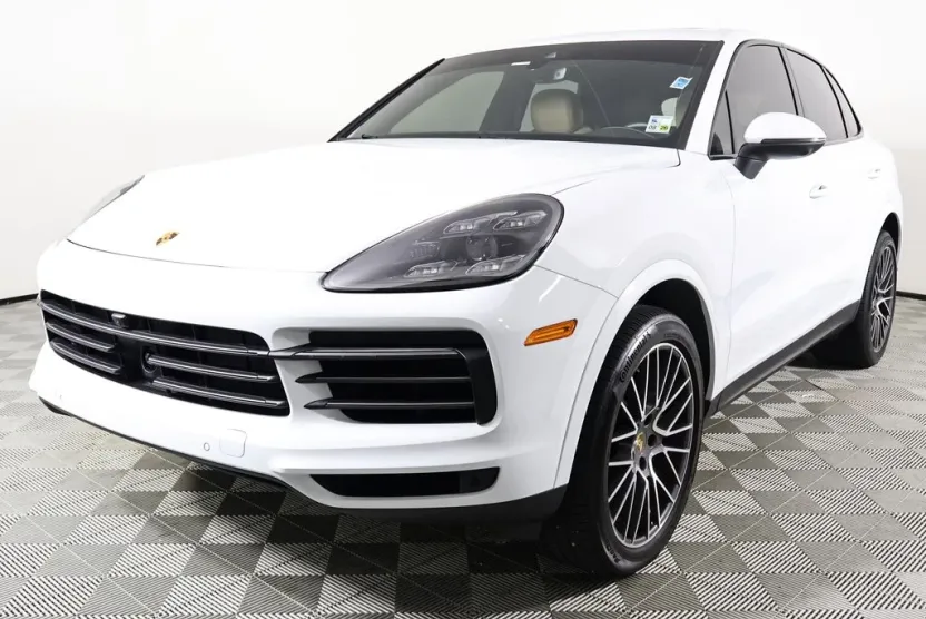 2023 Porsche Cayenne S Platinum Edition photo 1