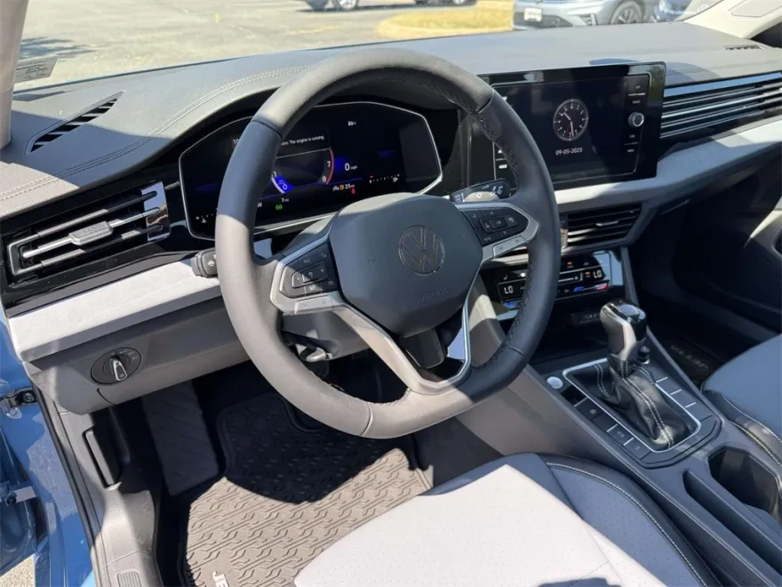 2025 Volkswagen Jetta 1.5T SE photo 1