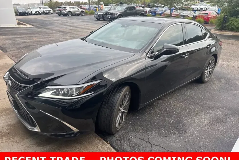 2023 Lexus ES 300h photo 1