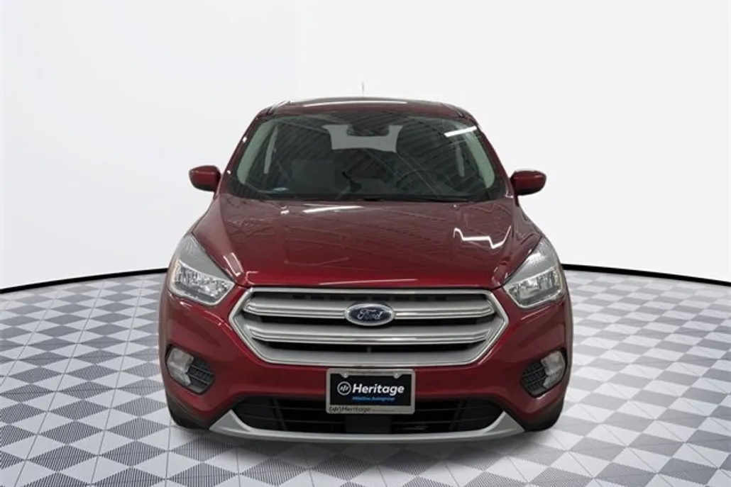 2019 Ford Escape SE Sport photo 1