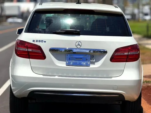 2017 Mercedes Benz B photo 4
