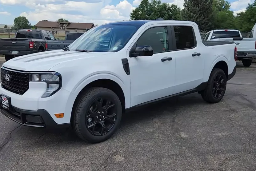 2025 Ford Maverick XLT photo 1